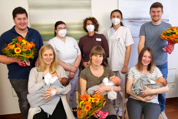 Unsere Neujahrsbabies 2023 und Ihre Eltern am Klinikum Altmühlfranken Weissenburg